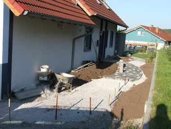 Weg pflastern