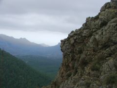 Fernblick am Felsen vorbei