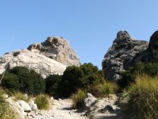 Wanderweg durch Felslandschaft